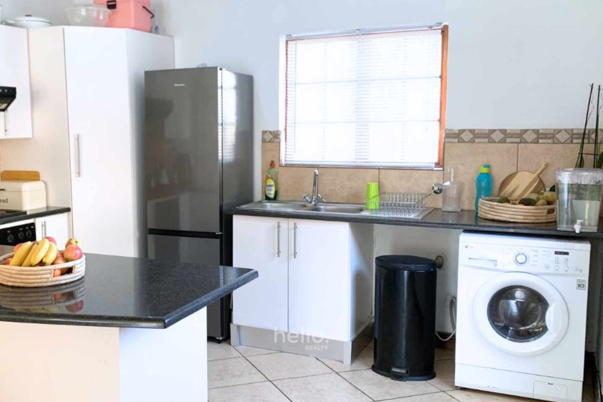 Two Bedroom townhouse to let - Photo 3