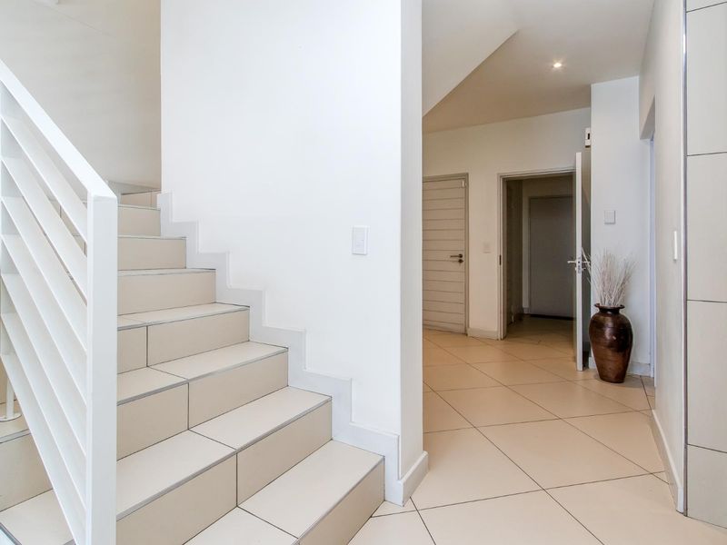 Stylish 3 Bedroom Townhouse in Edenburg,Rivonia - Photo 7