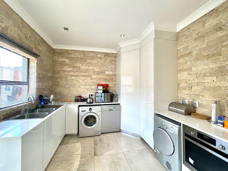 Stunning Open Plan Five Bedroom Home For Sale In Waterfall Country Estate - Photo 9