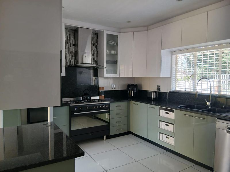 Lovely Family Home with Flat for sale - Photo 7