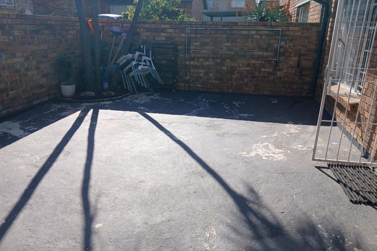 Simplex Townhouse - Photo 2