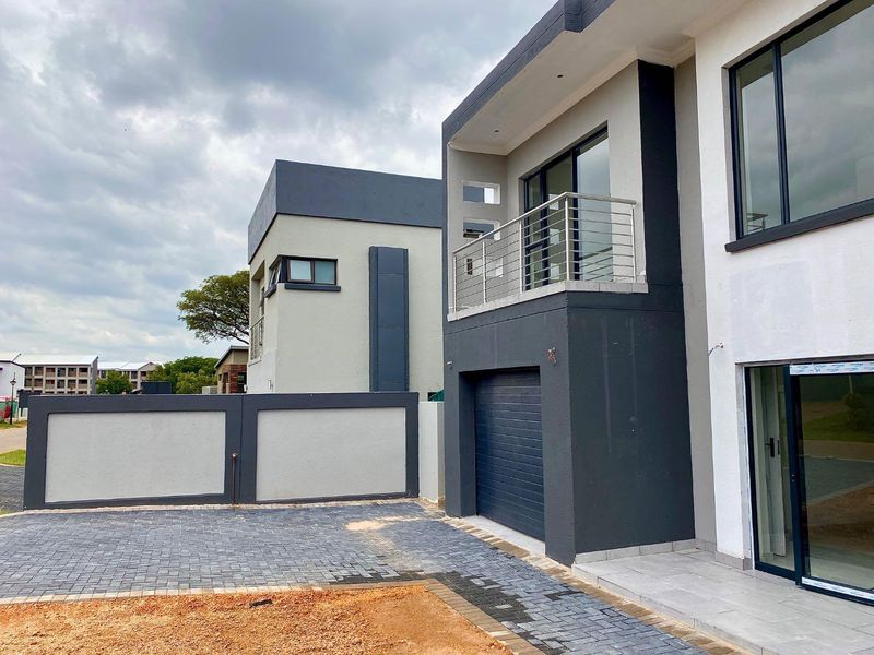 **Luxurious Living at Roodepark Eco Estate** - Photo 2