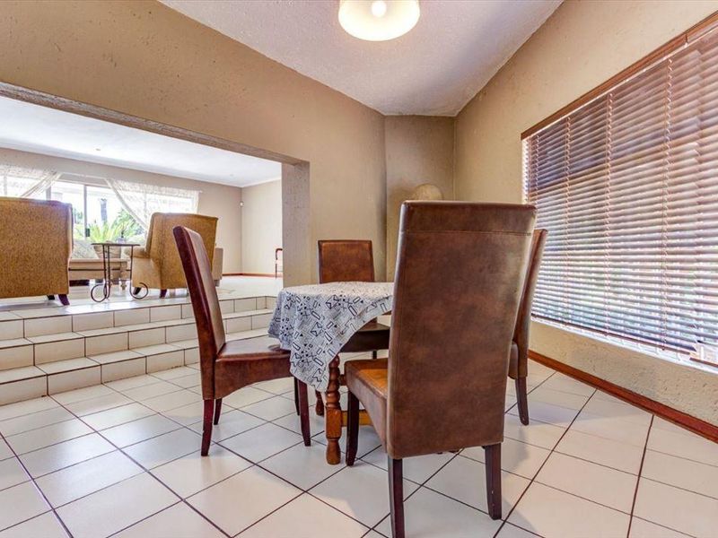 Double storey home in popular secure estate - Photo 9