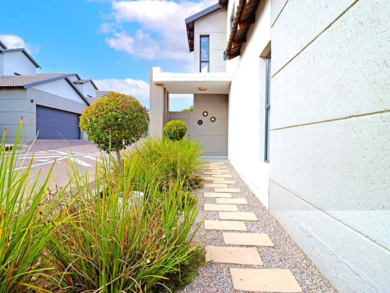 Beautifully Upgraded 3-Bedroom Home in Springwood Estate - Photo 4