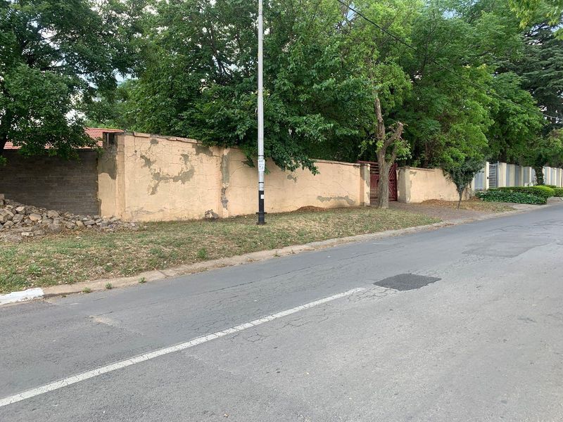 3 Bedroom house in Lombardy East with 2 Flatlets. - Photo 7