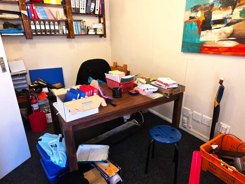 Beautiful Ground Floor Office in Westlake - Photo 10