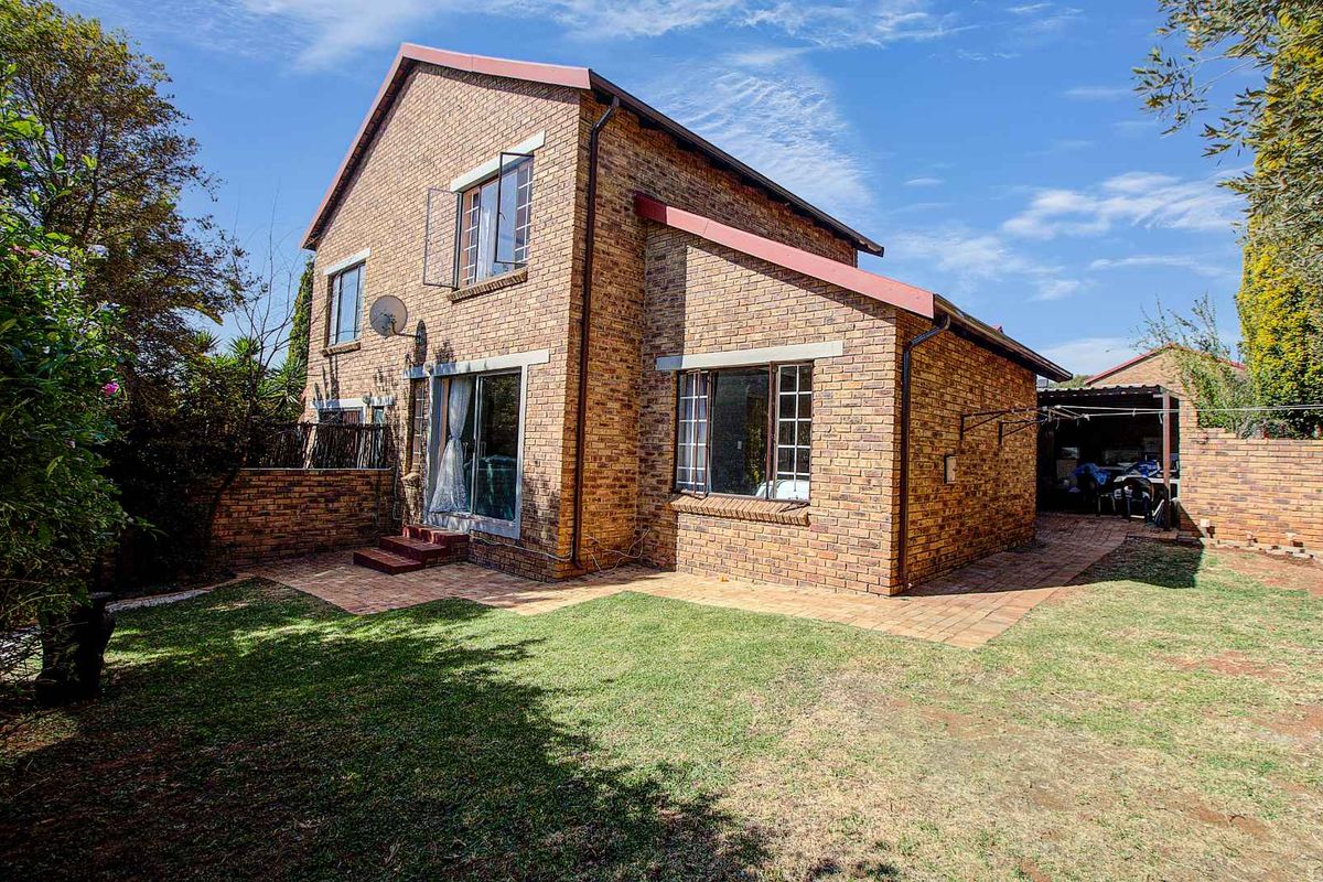 Solar-Powered Savings in Modern Oasis! - Photo 2