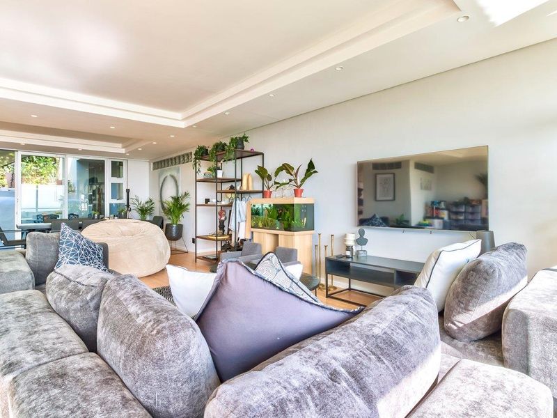 A Coastal Retreat on Iconic Joubert Road | Green Point, Cape Town - Photo 4