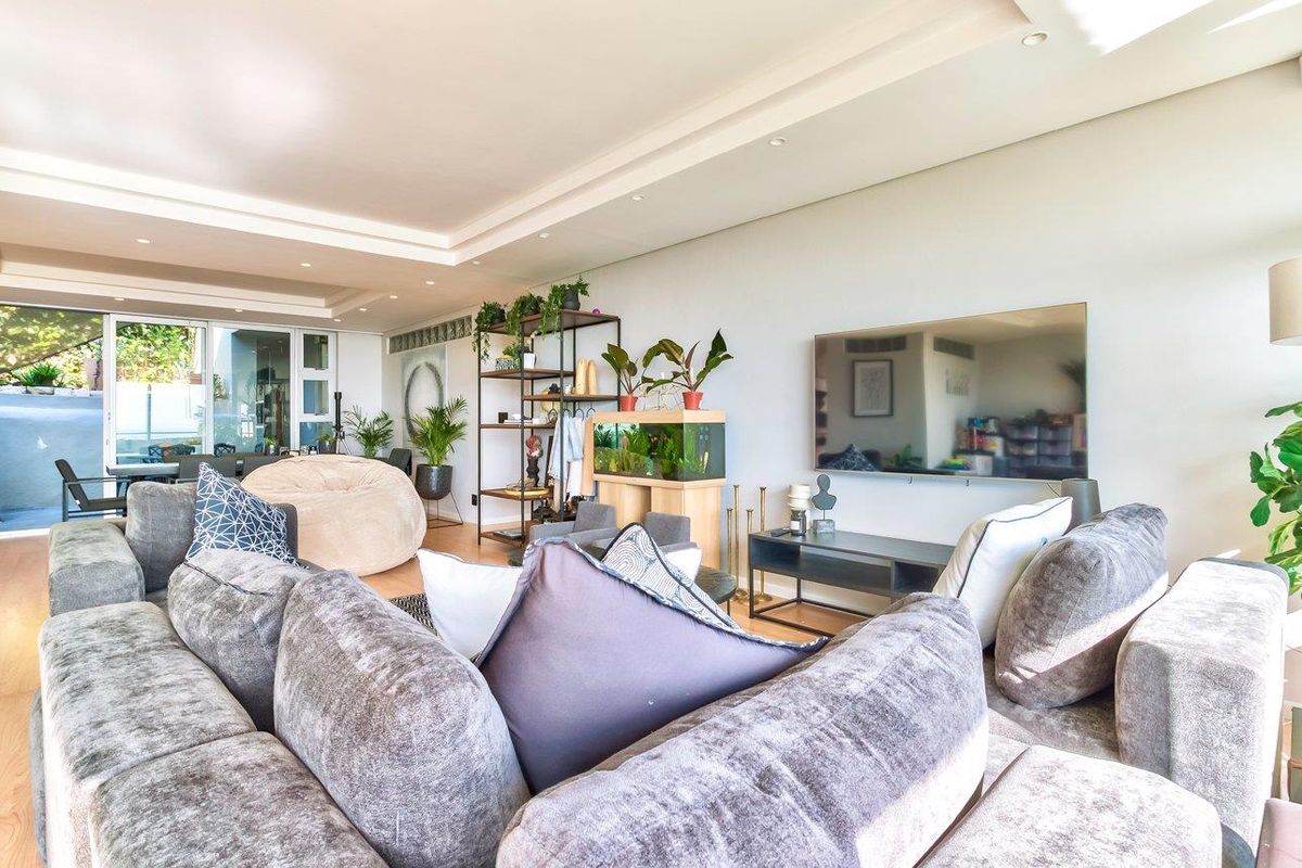 A Coastal Retreat on Iconic Joubert Road | Green Point, Cape Town - Photo 4