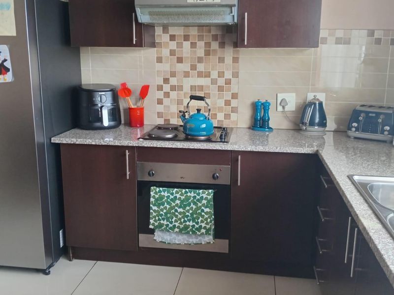 Modern Two Bedroom Townhouse For Sale in Brackendowns. - Photo 7