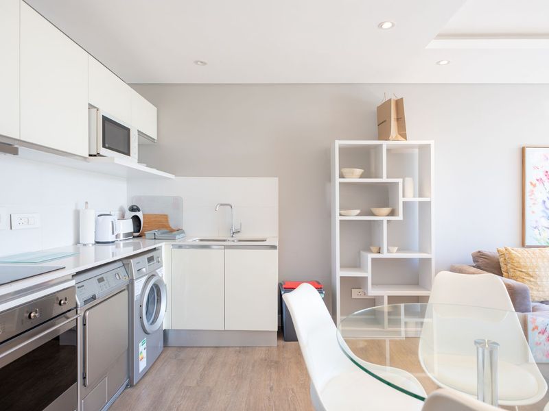 Furnished 1 Bedroom Apartment Available 1 June - Photo 8