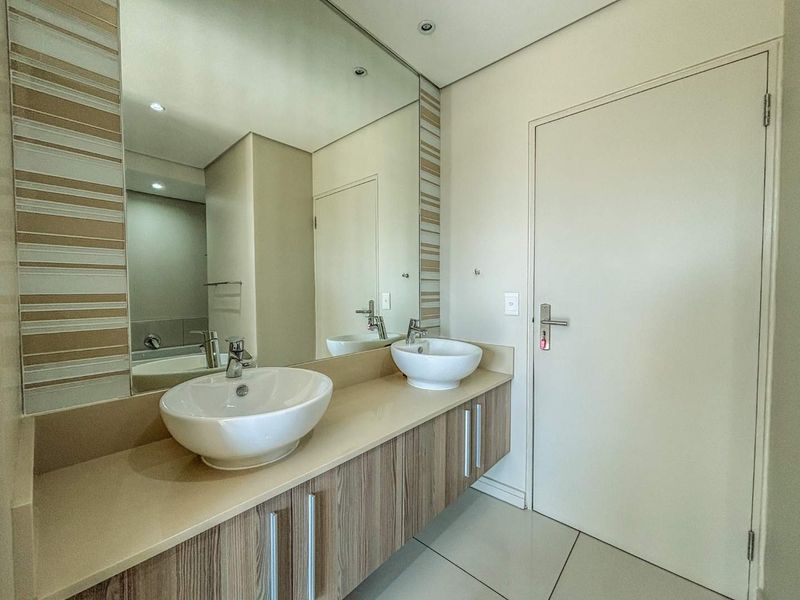 Chic 2 Beds in Rosebank’s Hottest Spot, The Tyrwhitt - Photo 10