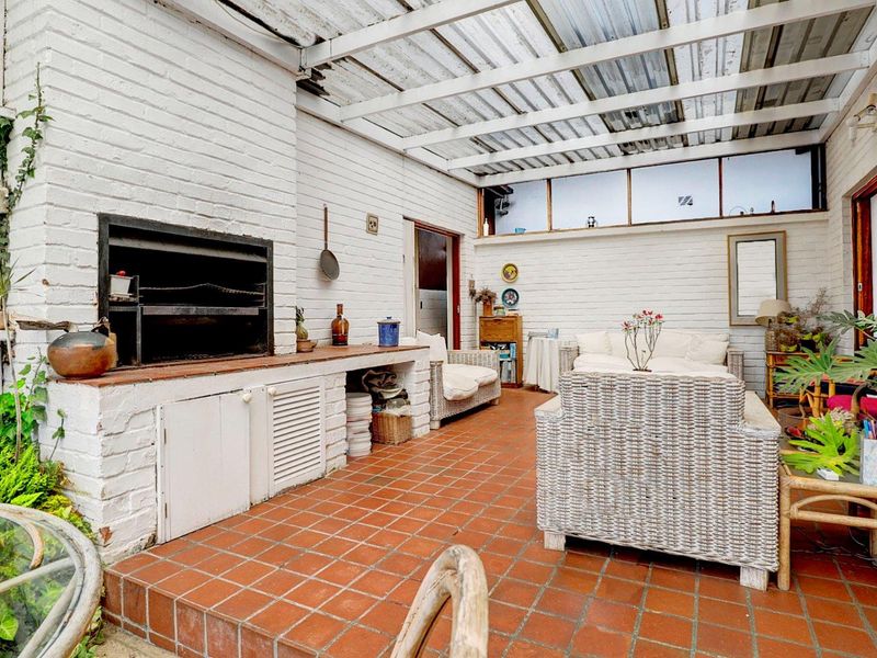 Prime Renovation Opportunity in Welgemoed! - Photo 10