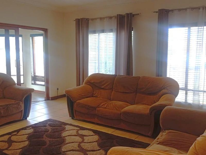 FAMILY HOME FOR RENT IN GLEN EAGLE ESTATE - Photo 3
