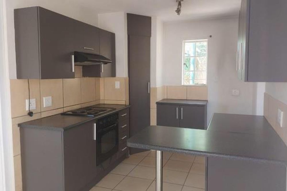 KITCHEN EMPTY 