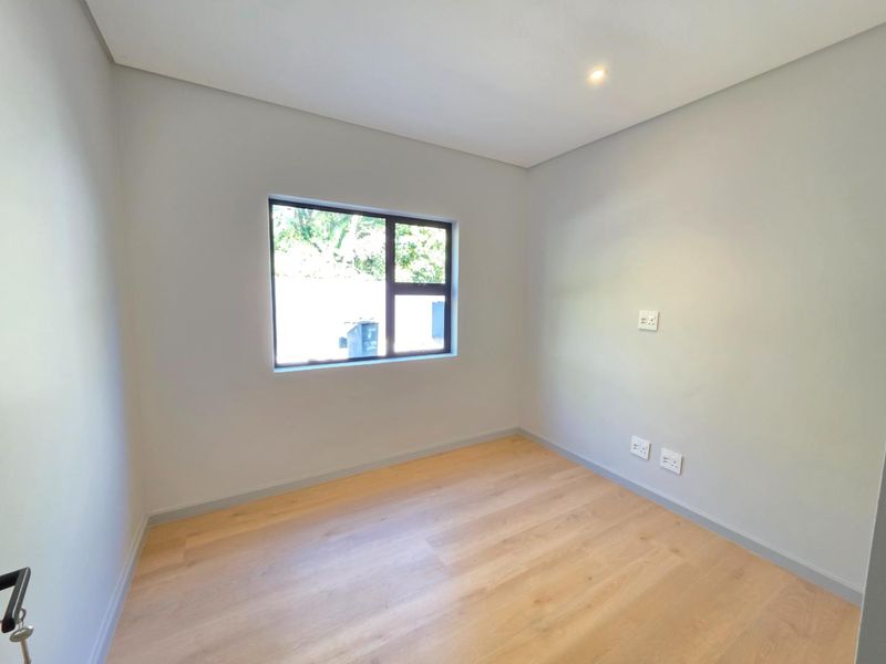 Exceptional 6-Bedroom Family Home in Sought-After Die Boord, Stellenbosch - Photo 8
