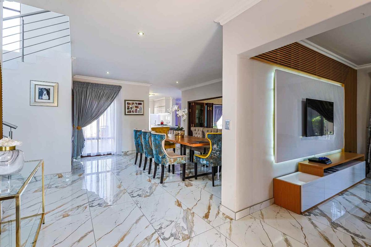 Spacious 4-Bedroom Family Home with Pool & Solar - Photo 5