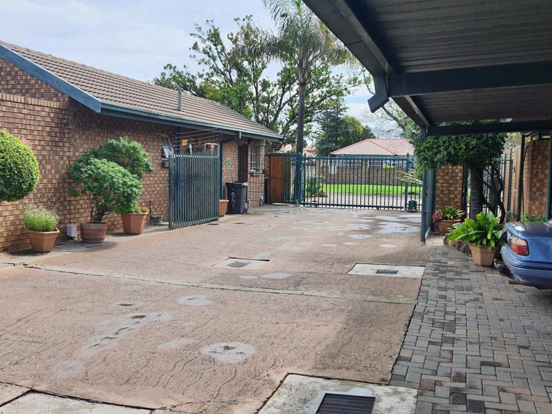 **Bachelor Apartment for Sale in Tranquil Rietfontein Location** - Photo 5