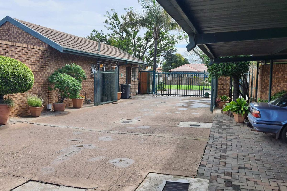 **Bachelor Apartment for Sale in Tranquil Rietfontein Location** - Photo 5