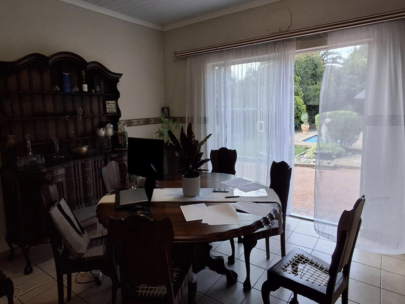 Charming 3 Bedroom Family Home with Stunning Garden in Generaal De Wet - Photo 6