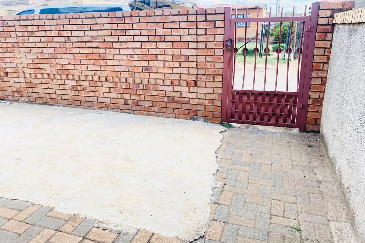 Spacious Family Home For Sale In Ext11 - Photo 5