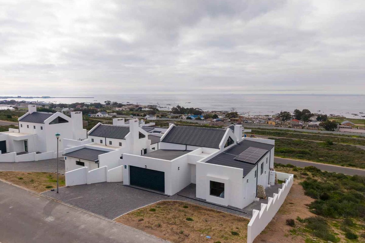 Modern Coastal Living in St Helena Bay, Steenberg Cove - Photo 2