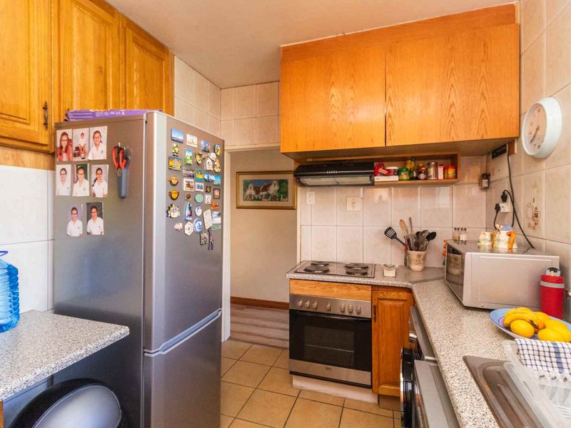 3 BEDROOM GROUND FLOOR FLAT - Photo 5