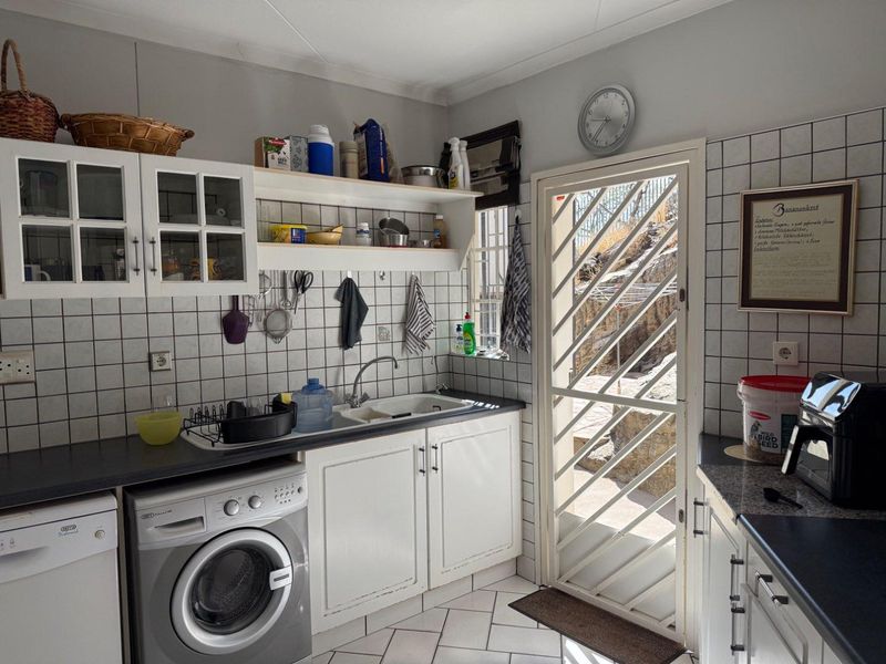 Breathtaking Views at this stunning property in Klein Windhoek - Photo 9