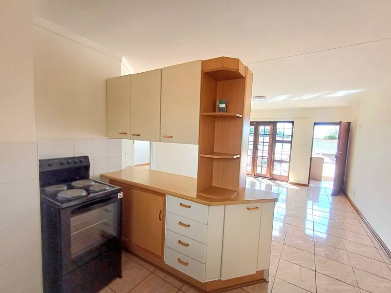 Charming Lock-Up-And-Go starter unit in a well located complex - Photo 2