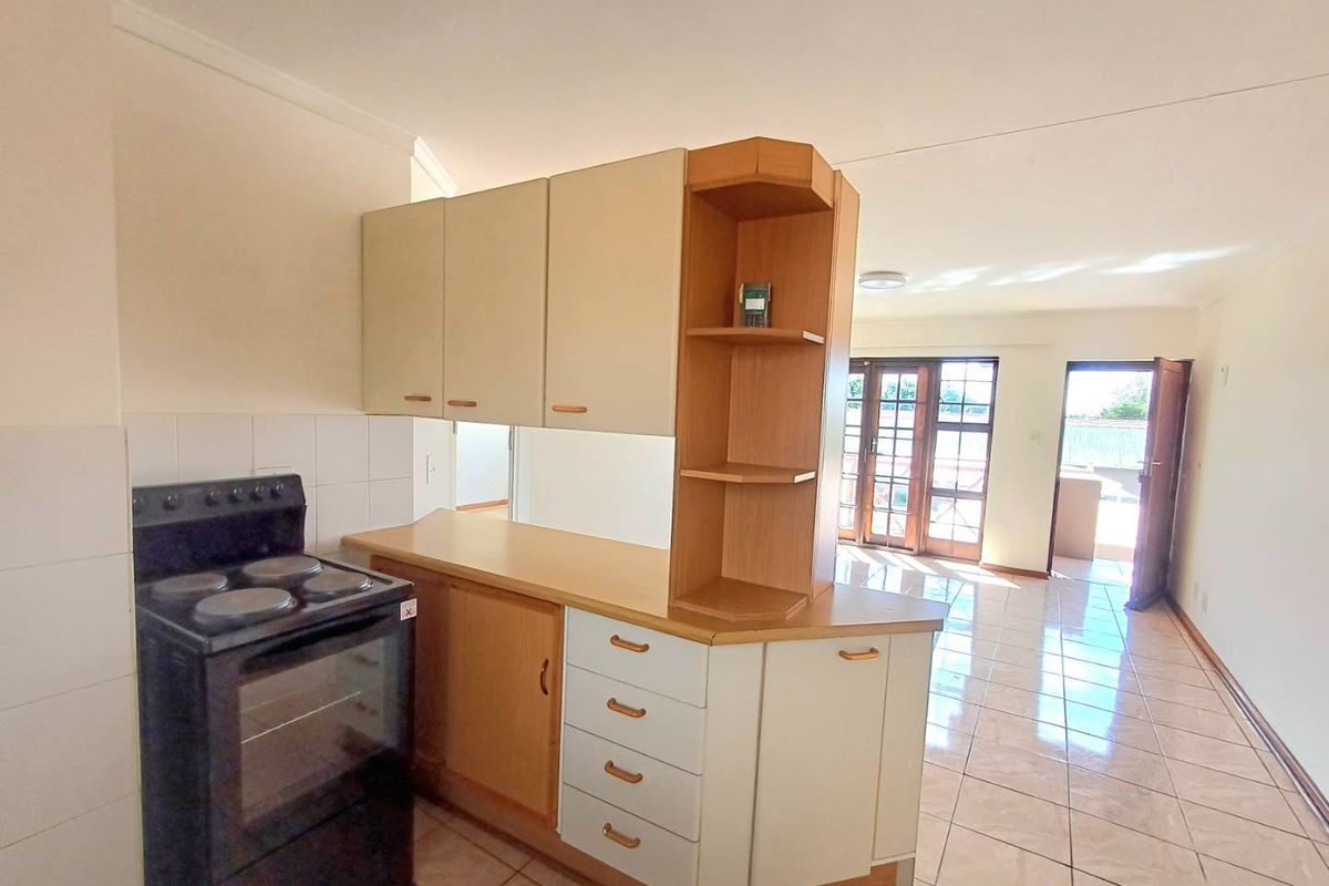 Charming Lock-Up-And-Go starter unit in a well located complex - Photo 2