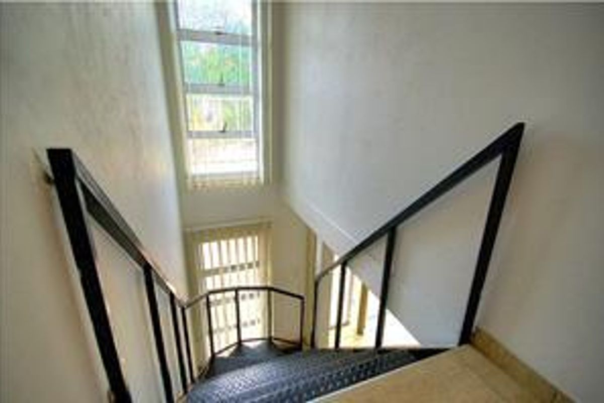 Exceptional property with 2 Dwellings! - Photo 2