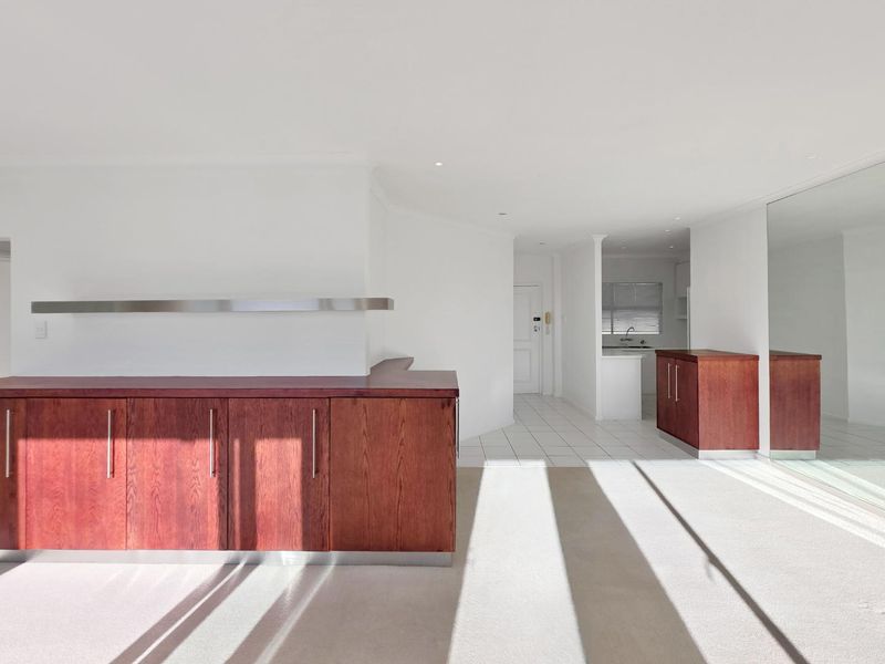 Sun-drenched 1-bedroom apartment with balcony in the heart of Gardens - Photo 8
