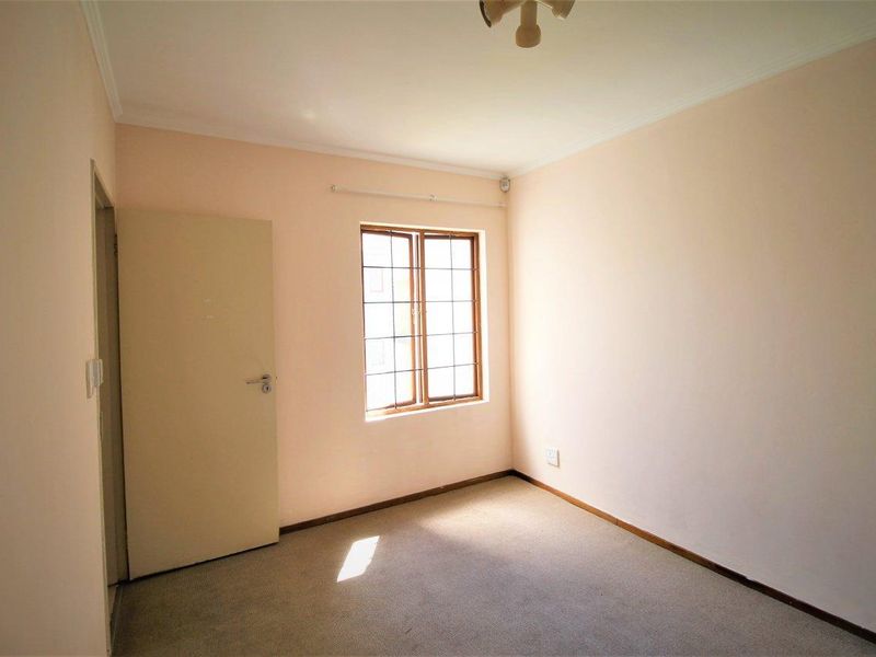 Neat 2 Bedroom, 2 Bathroom Apartment in Rivonia - Photo 7