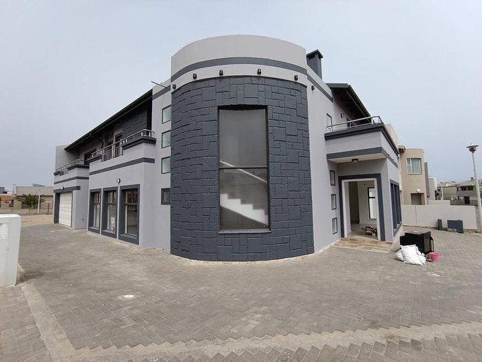 Property #2468294, House For Sale in Long Beach