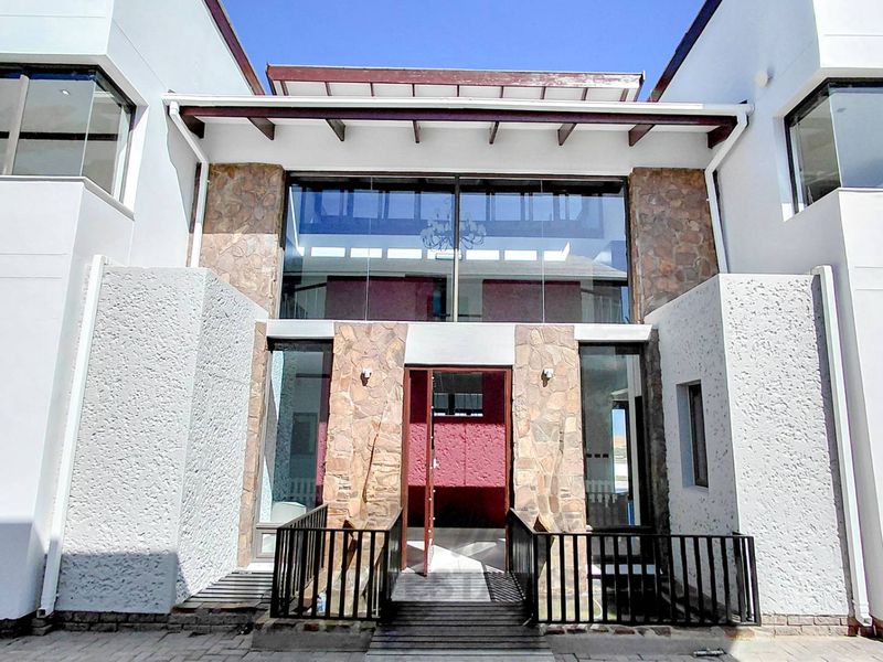 Exceptional Home For Sale in Riverside, Kramersdorf, Swakopmund - Photo 2