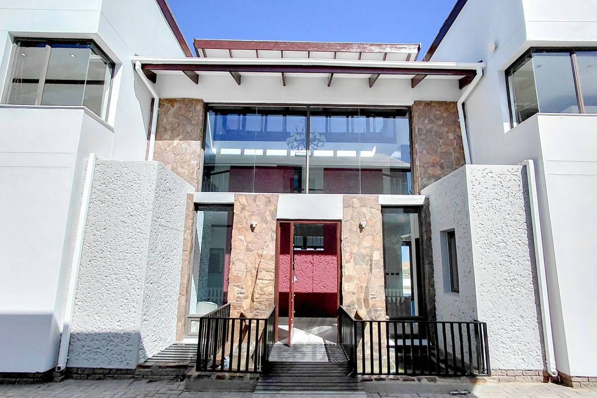 Exceptional Home For Sale in Riverside, Kramersdorf, Swakopmund - Photo 2