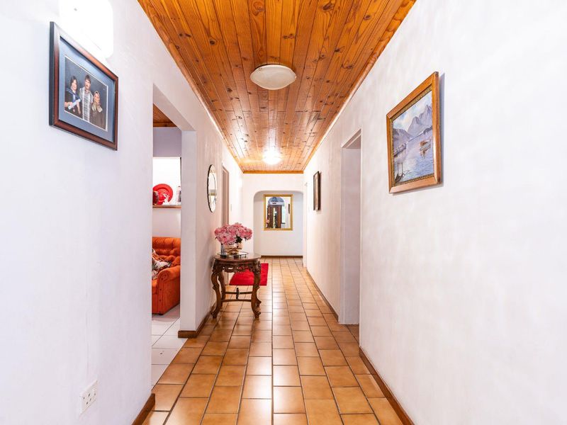 Character Home in Walmer Estate with Scope for Renovation and Rental Potential - Photo 4