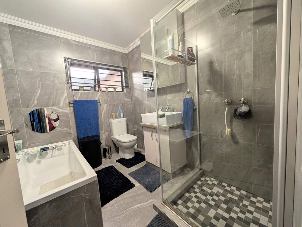 Full family bathroom 