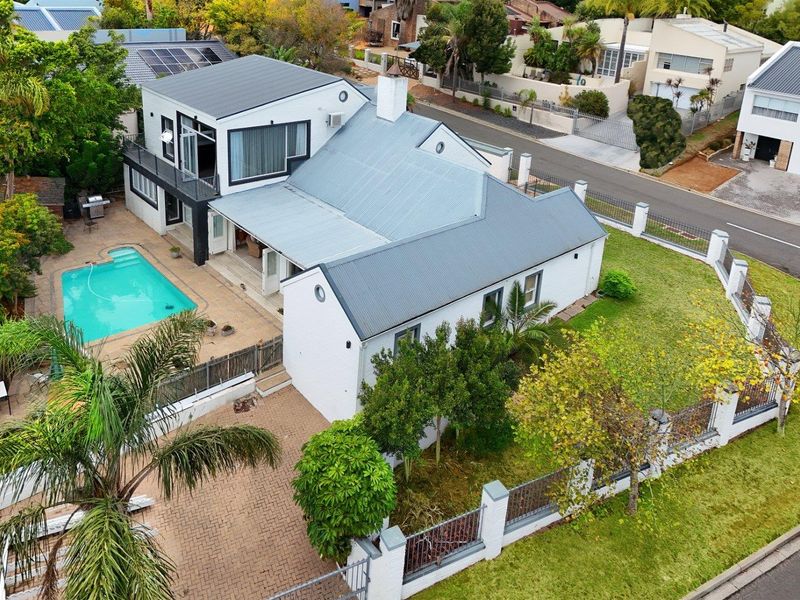 Spacious Open-Plan Family Home & Spectacular Views - Photo 2