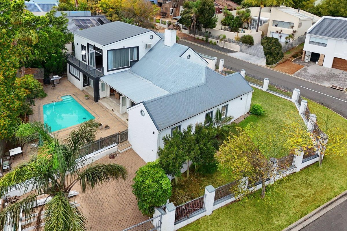 Spacious Open-Plan Family Home & Spectacular Views - Photo 2