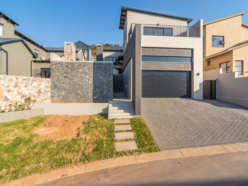 Beautiful family home waiting for you - Photo 1