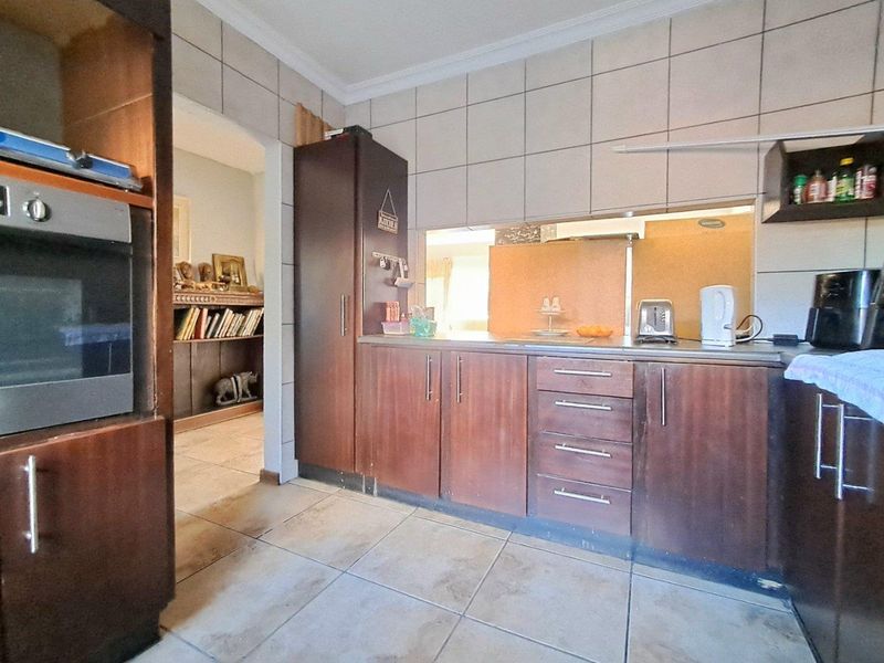 3 Bedroom Duplex Unit in Brackenhurst - Photo 7