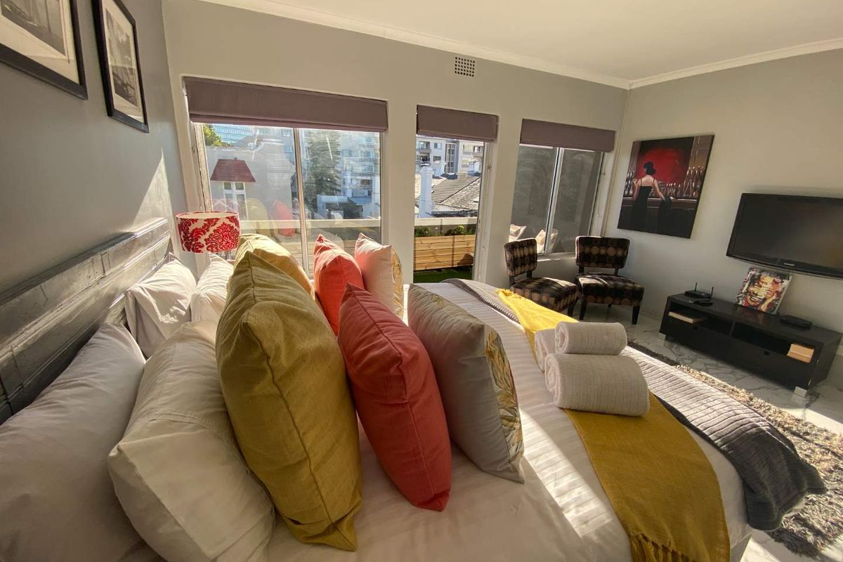 Top Floor Studio Apartment - Photo 3