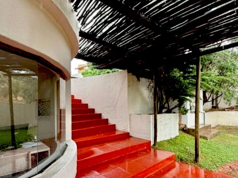 Spacious Family Home with Versatile Living & Work Spaces - Photo 4