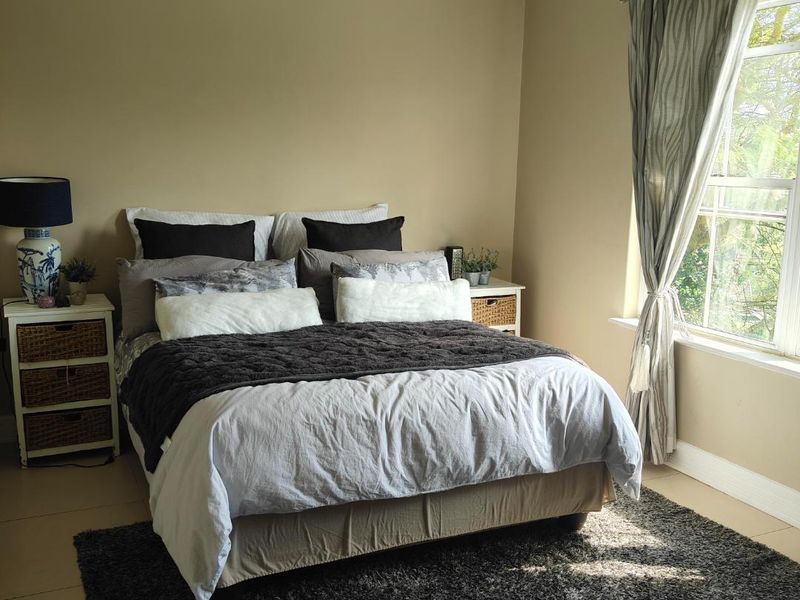 Investor’s Dream: 3-Bed, 2-Bath Duplex on Golf Estate - Photo 9