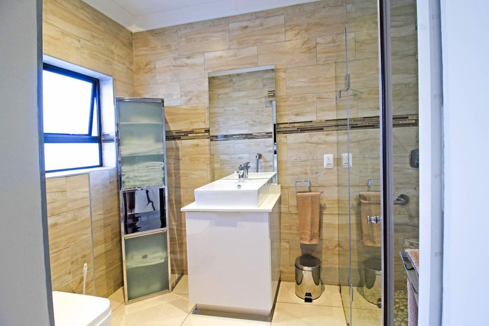 Cottage En-Suite Bathroom