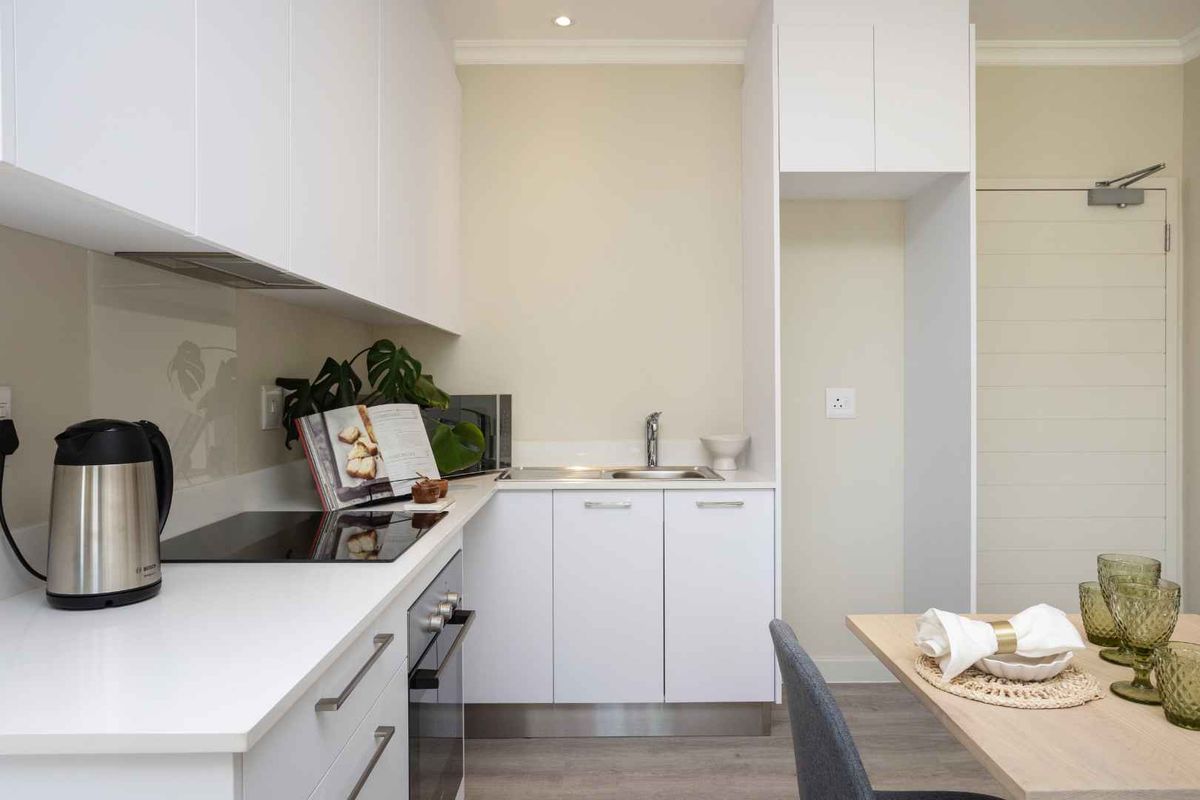 Retirement unit for over 65's - Contemporary Two-Bedroom Luxury Suite at Val de Vie Evergreen - Photo 5