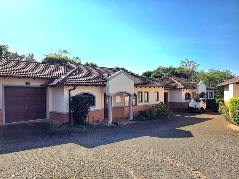 Privately Positioned in Cul-de-Sac - 2 Bedroom, 2 Bathroom Unit. - Photo 2