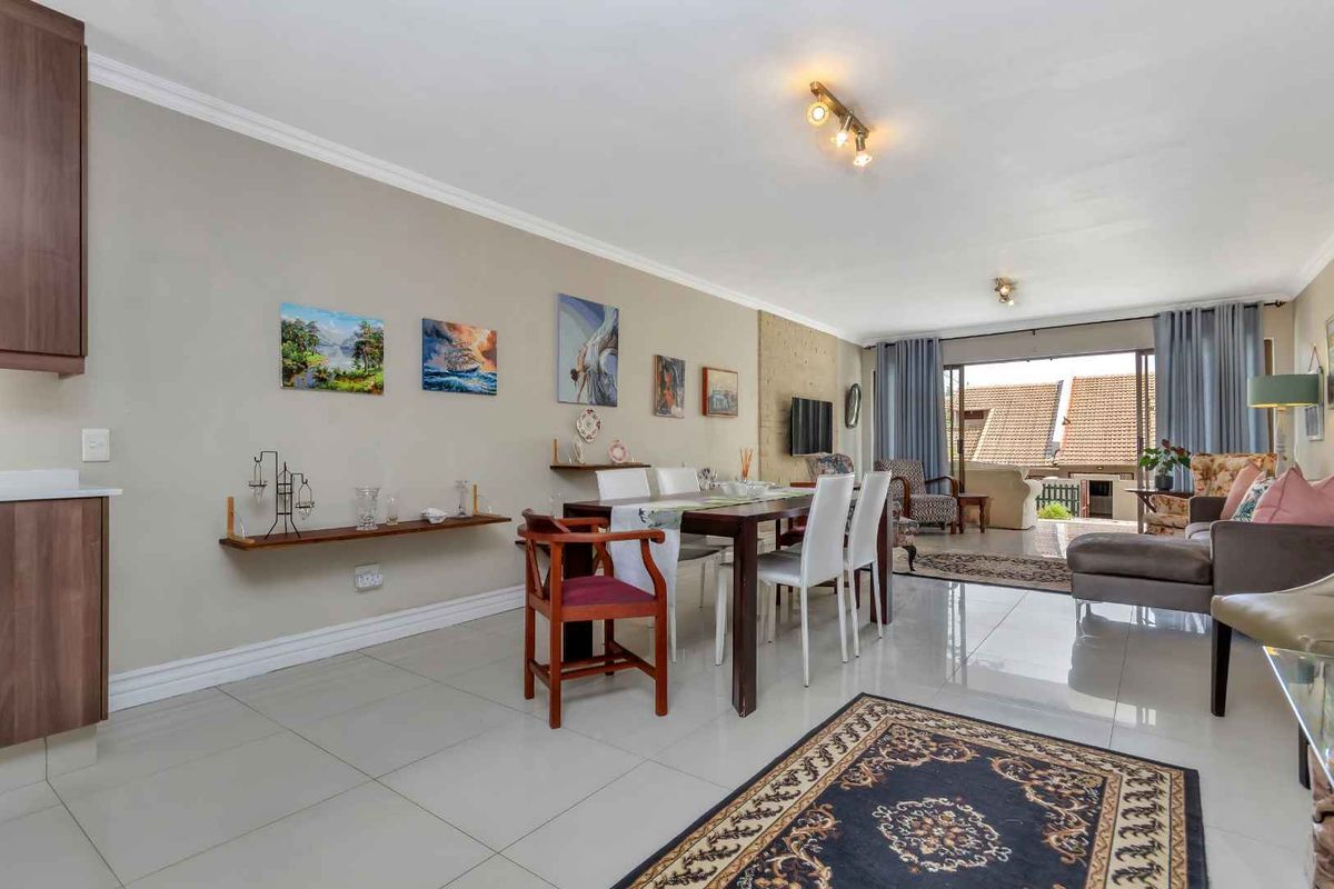 2 BEDROOM GARDEN UNIT SITUATED IN A PERFECT LOCATION - Photo 3