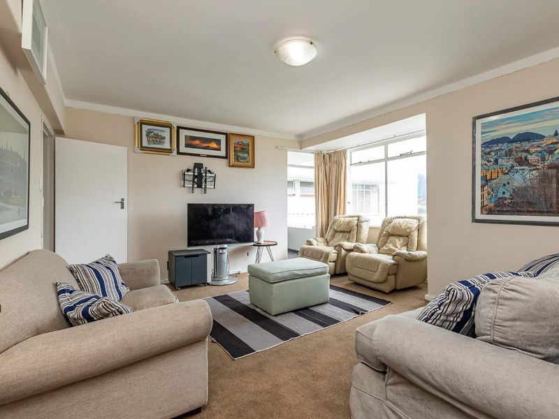 Lock up and go 2 Bed Apartment in the heart of Plumstead - Photo 3